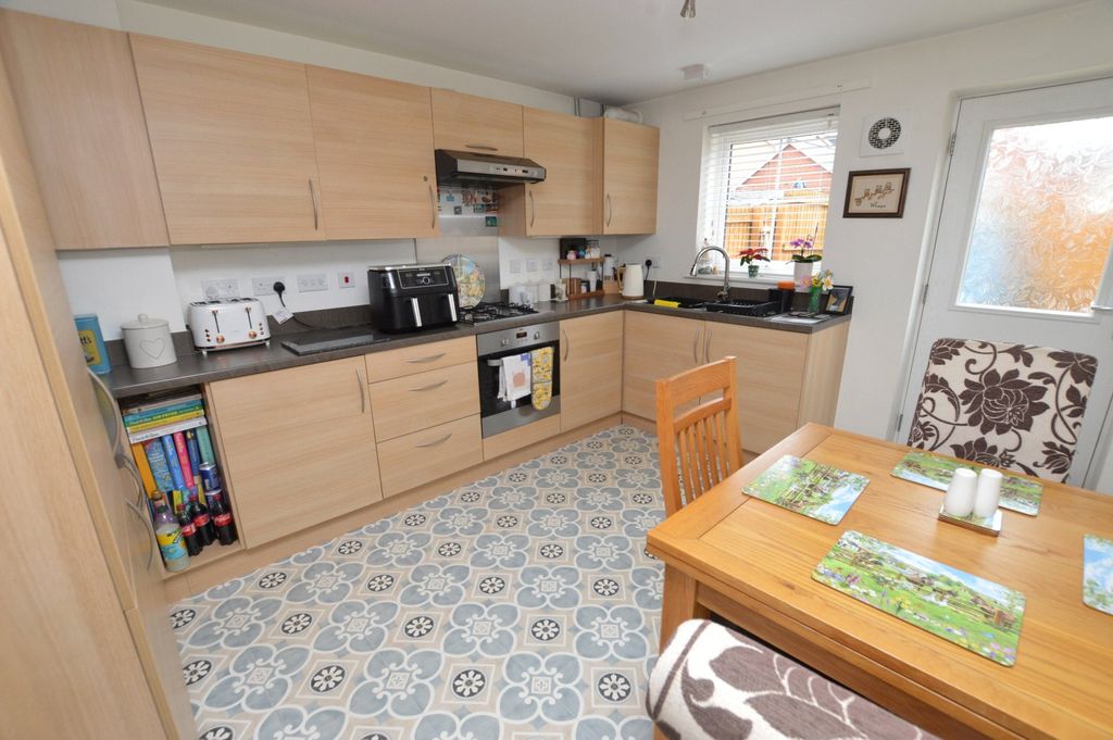 Property photo 3 of 10 Kitchen/Diner