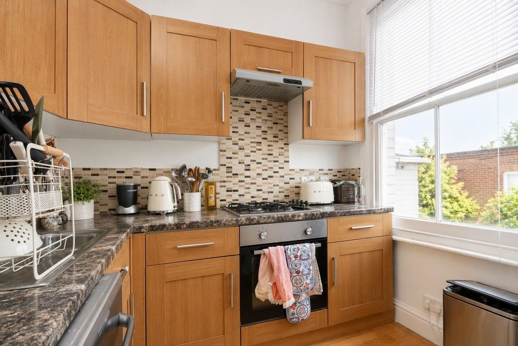 Property photo 3 of 6 Kitchen