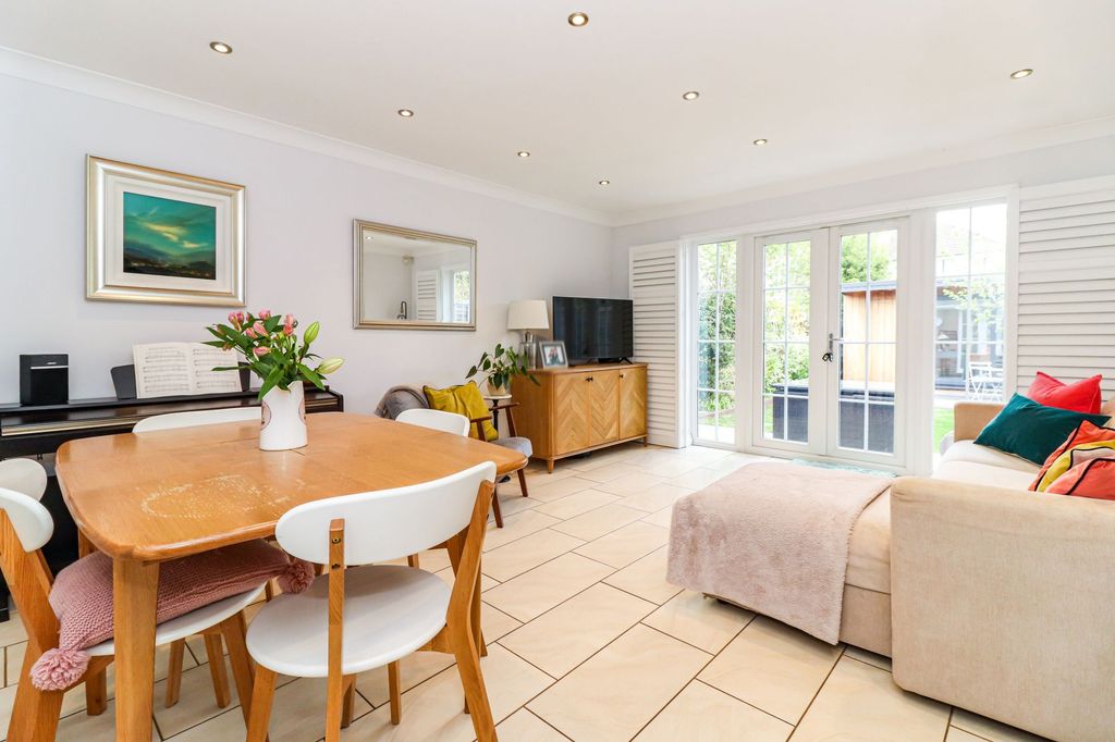 Property photo 2 of 30