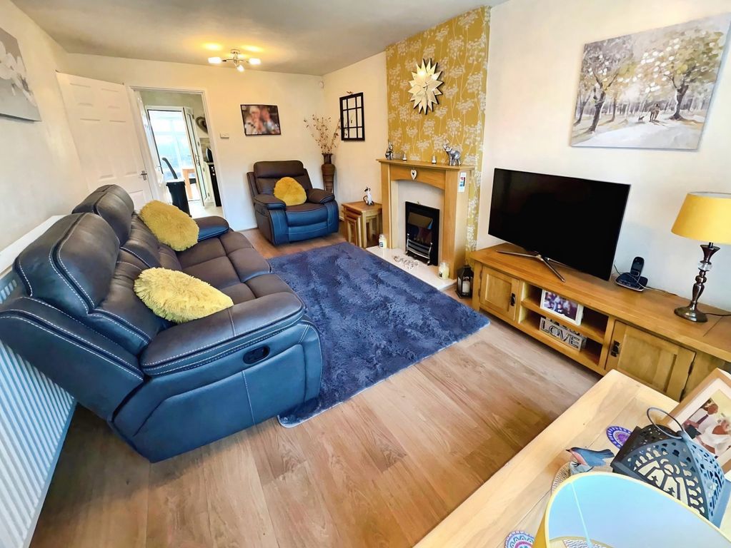 Property photo 3 of 14 C686Af03-Photo-2026-01-17-08-16-34 2010