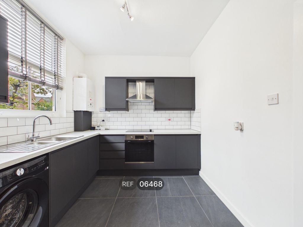 Property photo 3 of 11 Kitchen