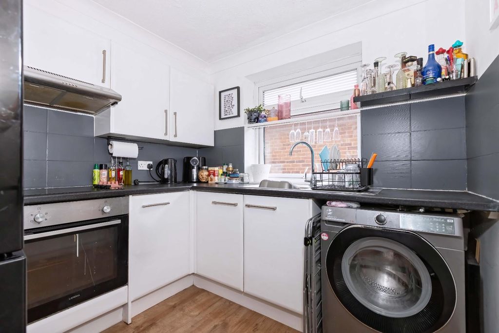 Property photo 3 of 10 Brighton Rd_4.Jpg