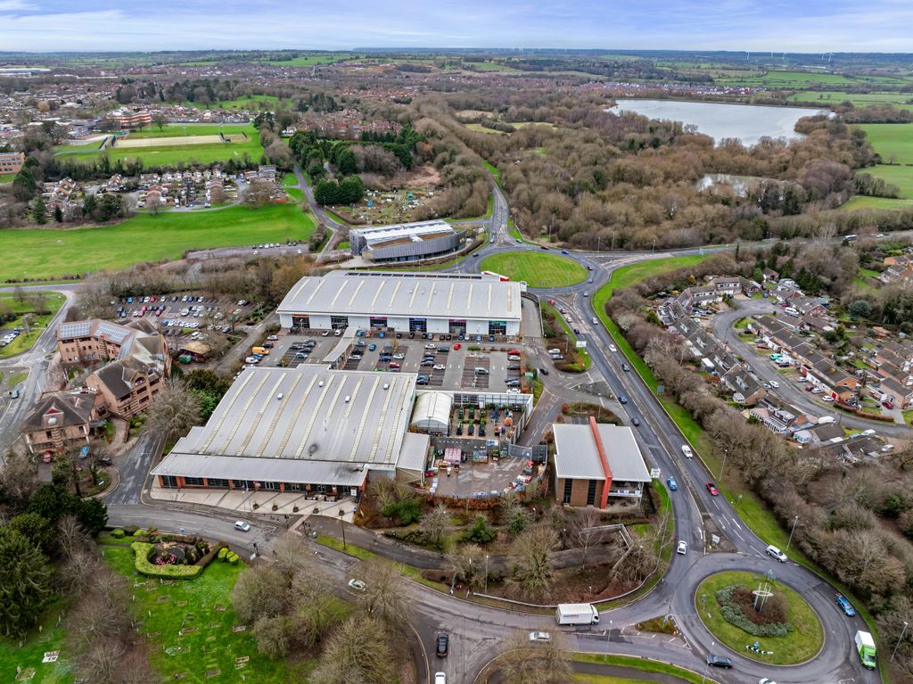 Property photo 2 of 3 Abbey Retail Park Daventry 21 Of 70.Jpg
