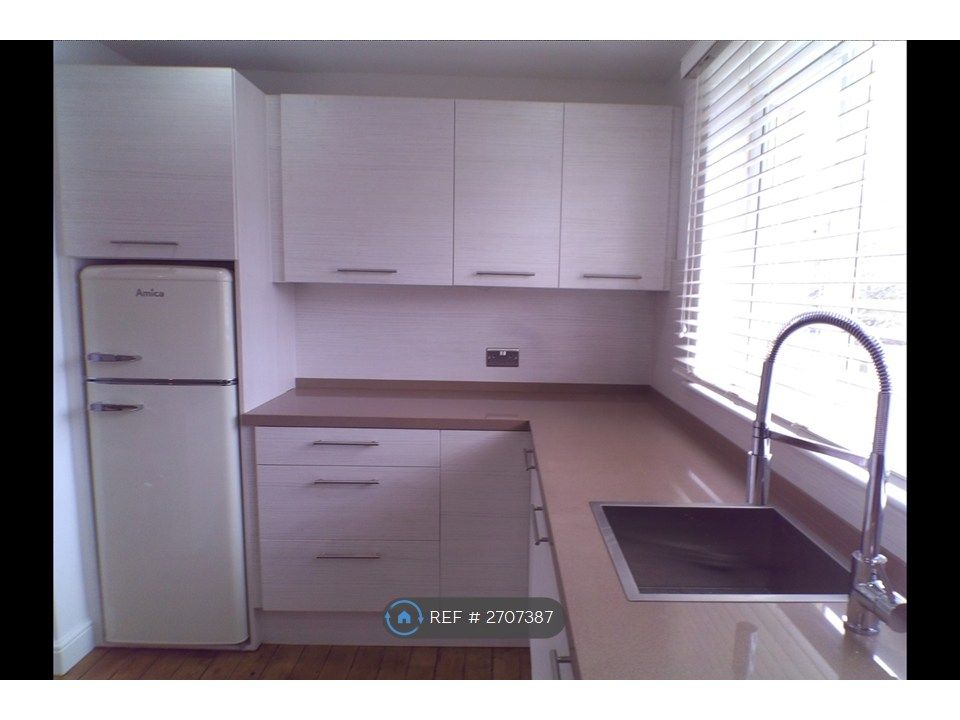 Property photo 2 of 11 Kitchen 2