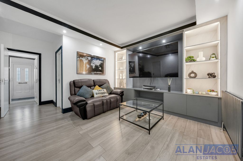 Property photo 2 of 34