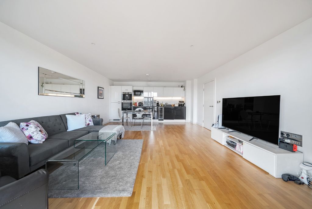 Property photo 2 of 17 2584355