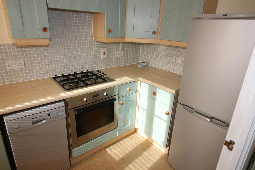 Property photo 3 of 8 Kitchen