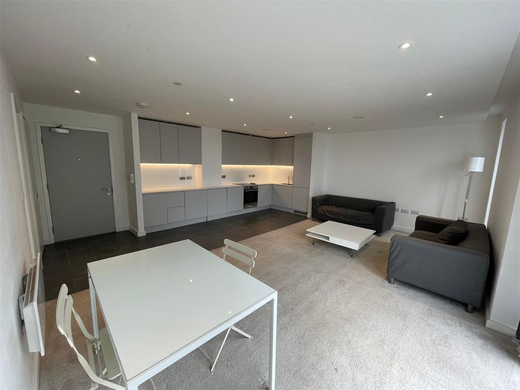 Property photo 2 of 8