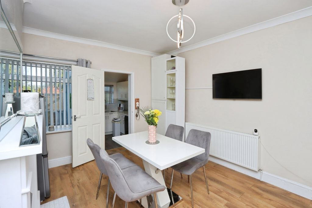 Property photo 3 of 17 Photo