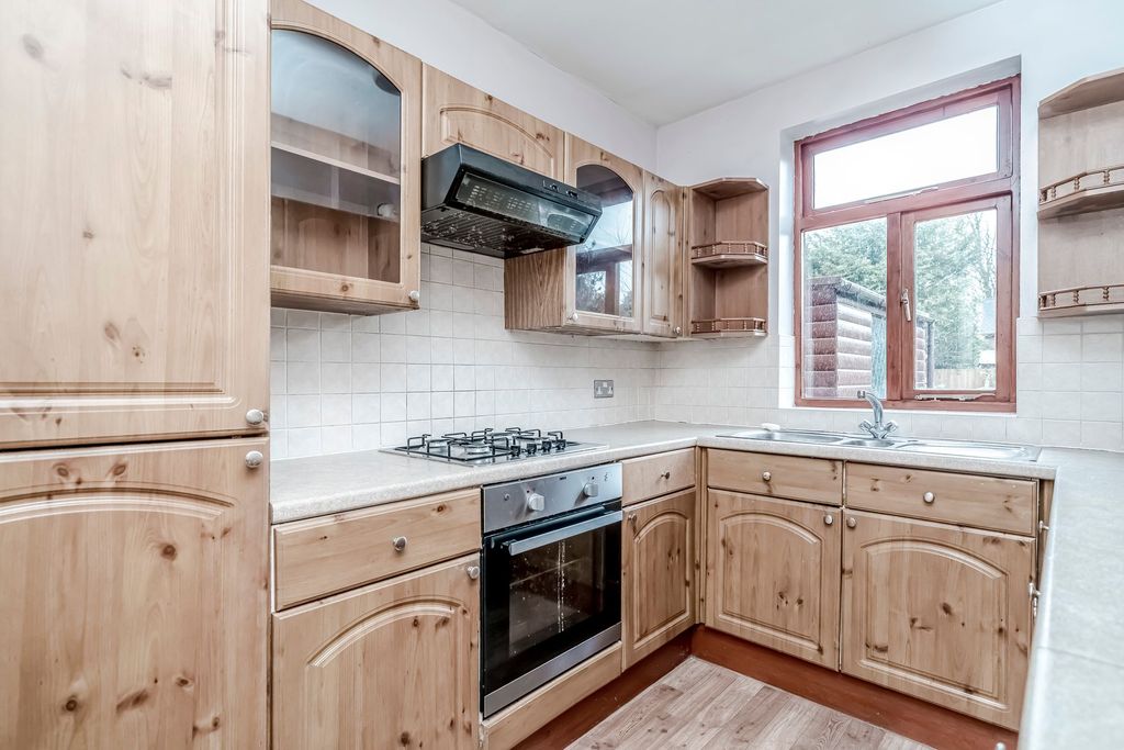 Property photo 3 of 31