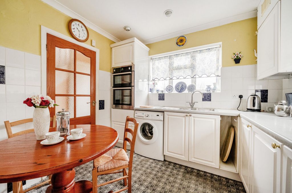 Property photo 3 of 19