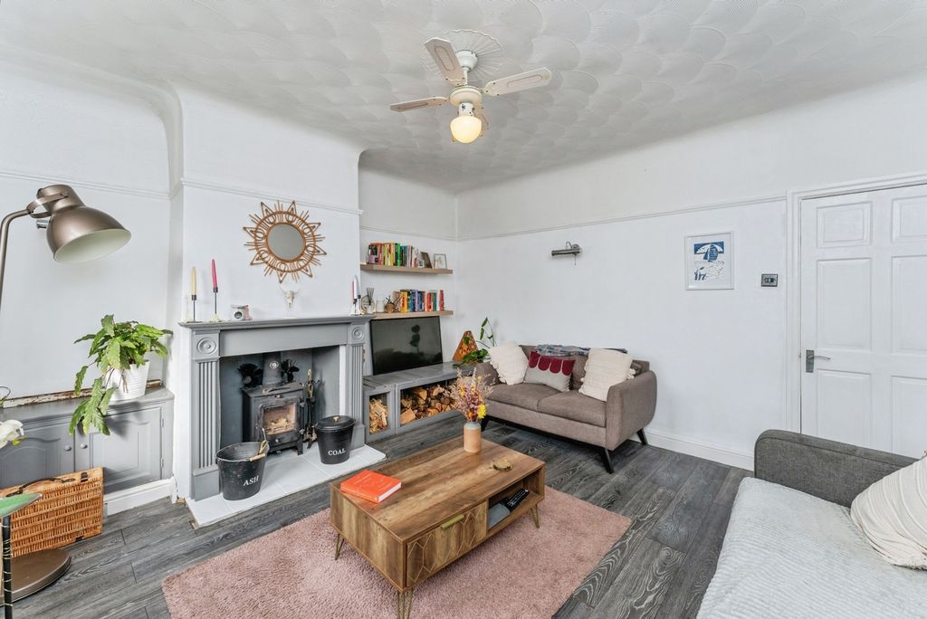 Property photo 2 of 16 Pbox-Img.Jpg