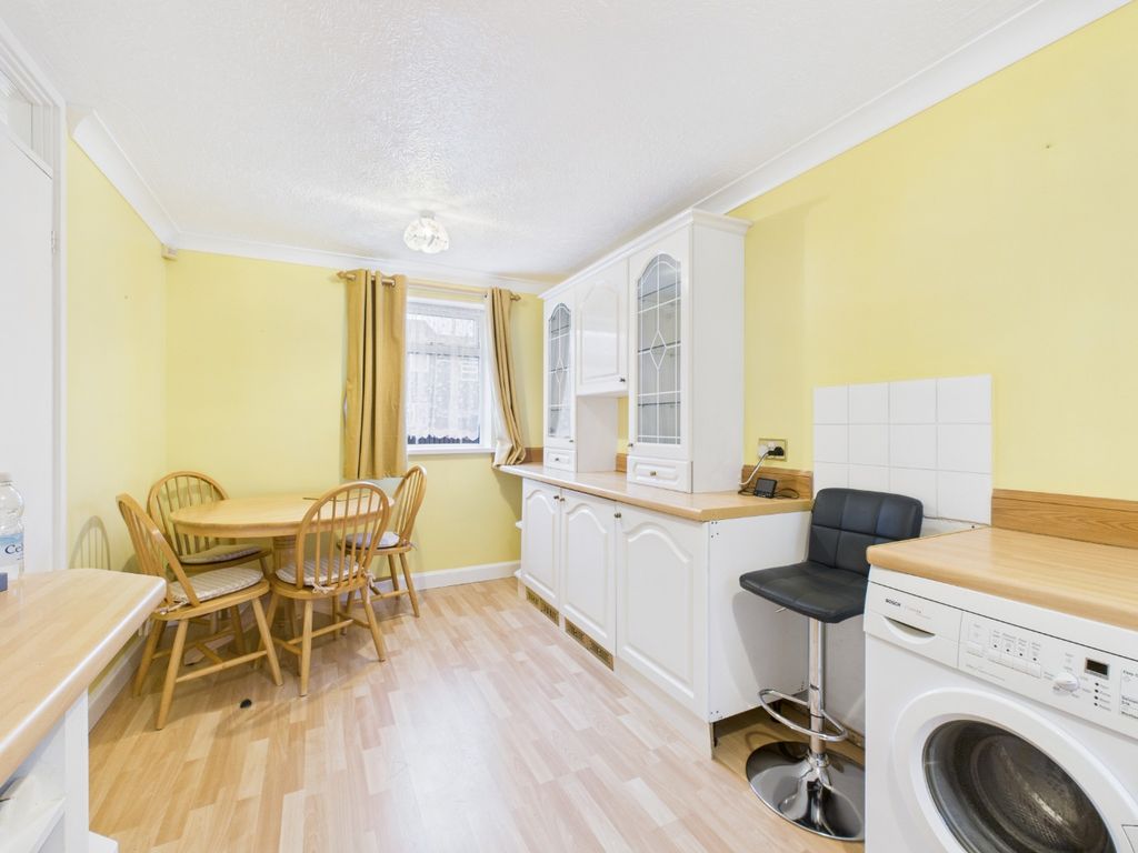 Property photo 3 of 11 4304045