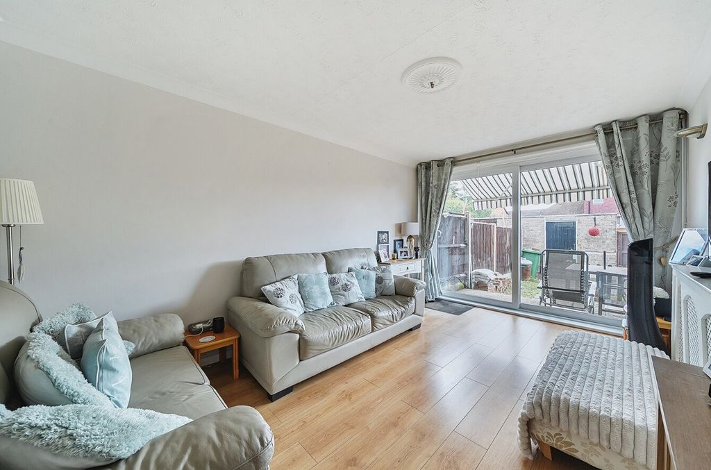 Property photo 2 of 19 1340689-4-689E0Ab...