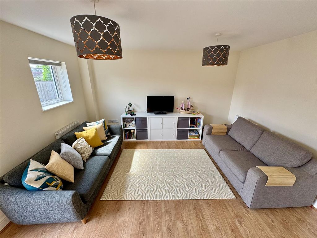Property photo 2 of 12