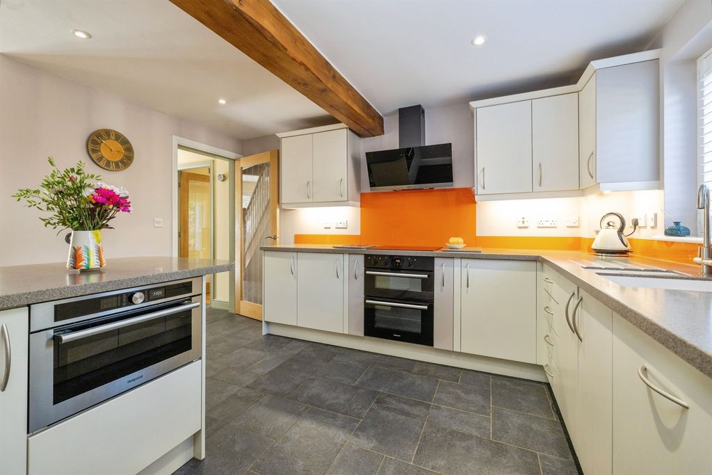 Property photo 3 of 21