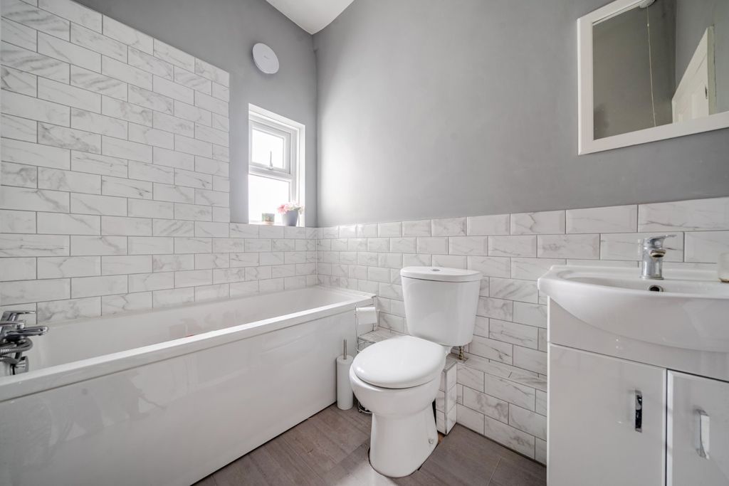 Property photo 3 of 10 Picture No. 16