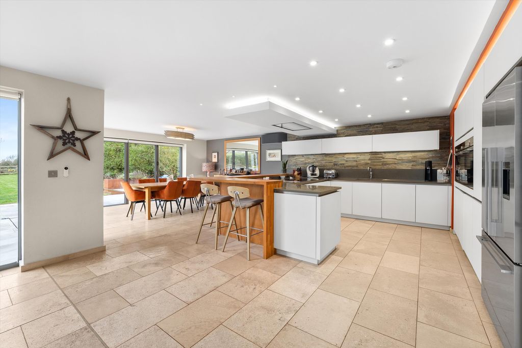 Property photo 2 of 26 Image