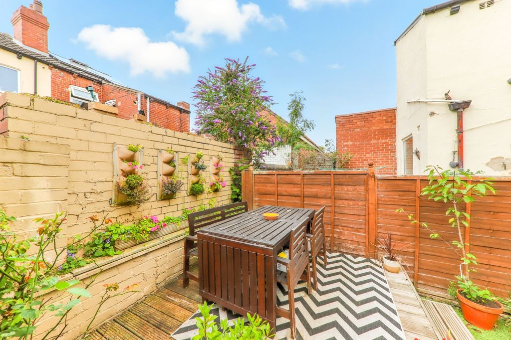Property photo 3 of 11 Garden 2- Lee Brigg -Ewemove Pontefract