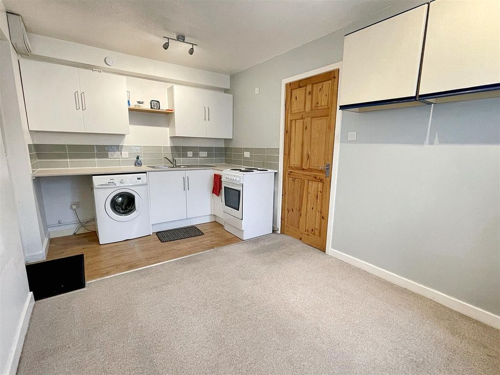 Property photo 2 of 6 Kitchen / Living Room