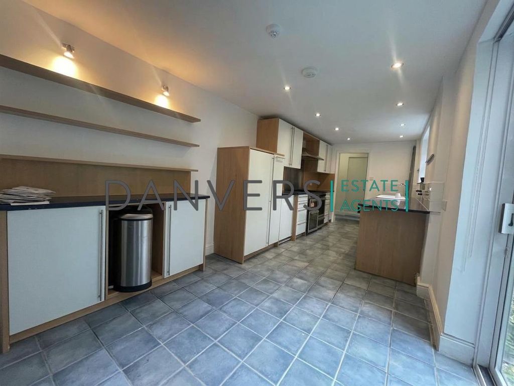 Property photo 2 of 9 Kitchen 3.Jpg