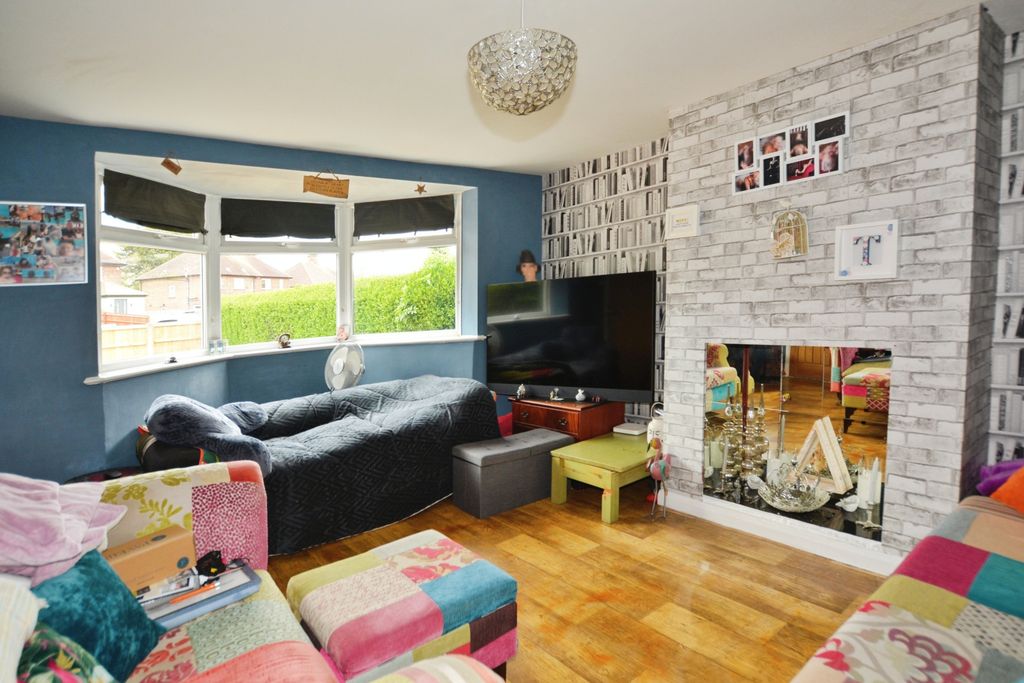 Property photo 2 of 18 Lounge.