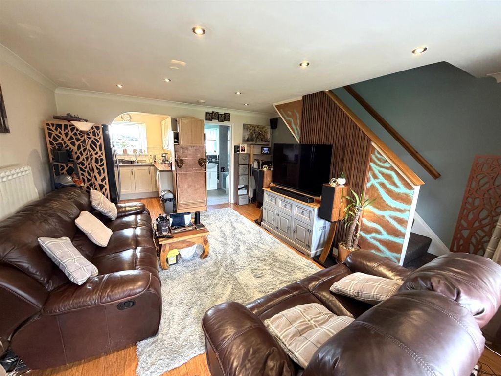 Property photo 2 of 14 Lounge.Jpg