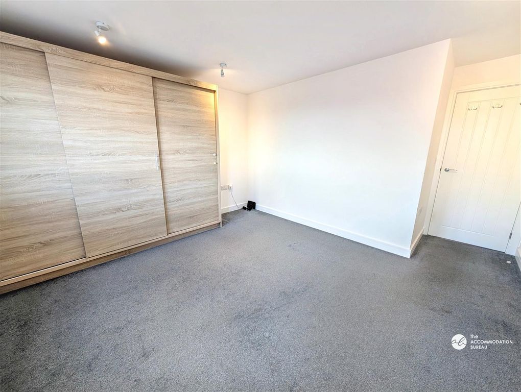 Property photo 3 of 20 Main Bedroom