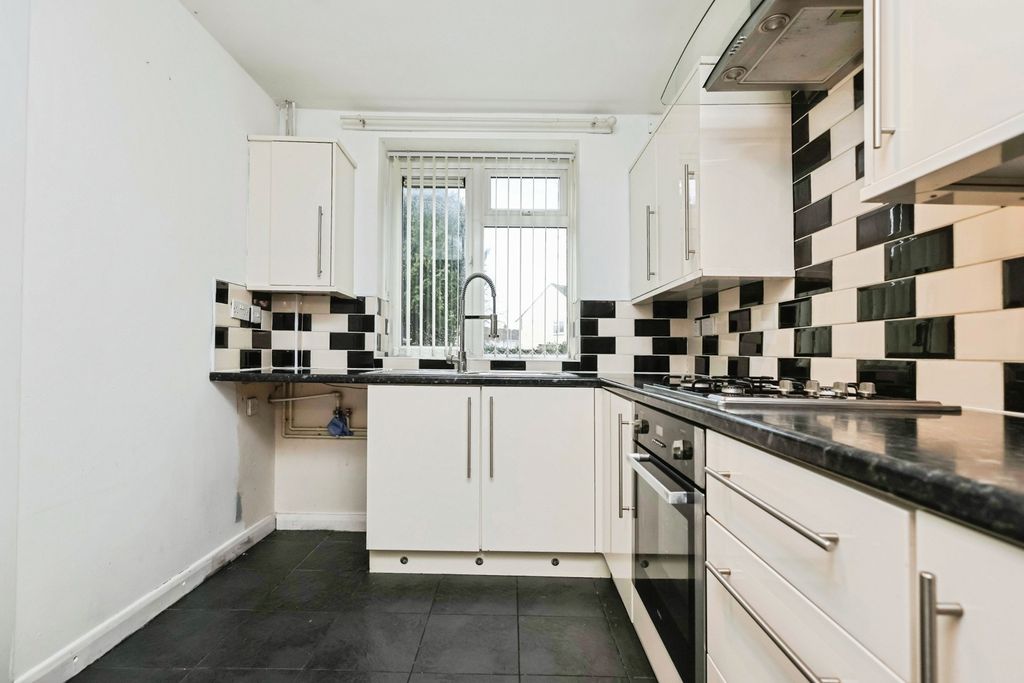 Property photo 3 of 15 Photo