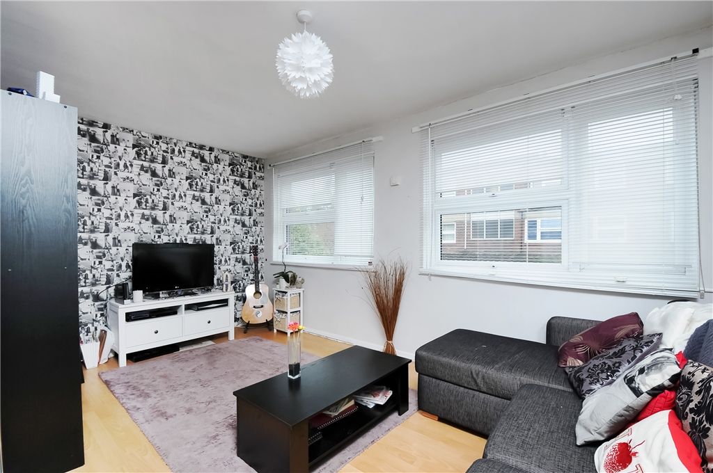 Property photo 1 of 6 Living Room