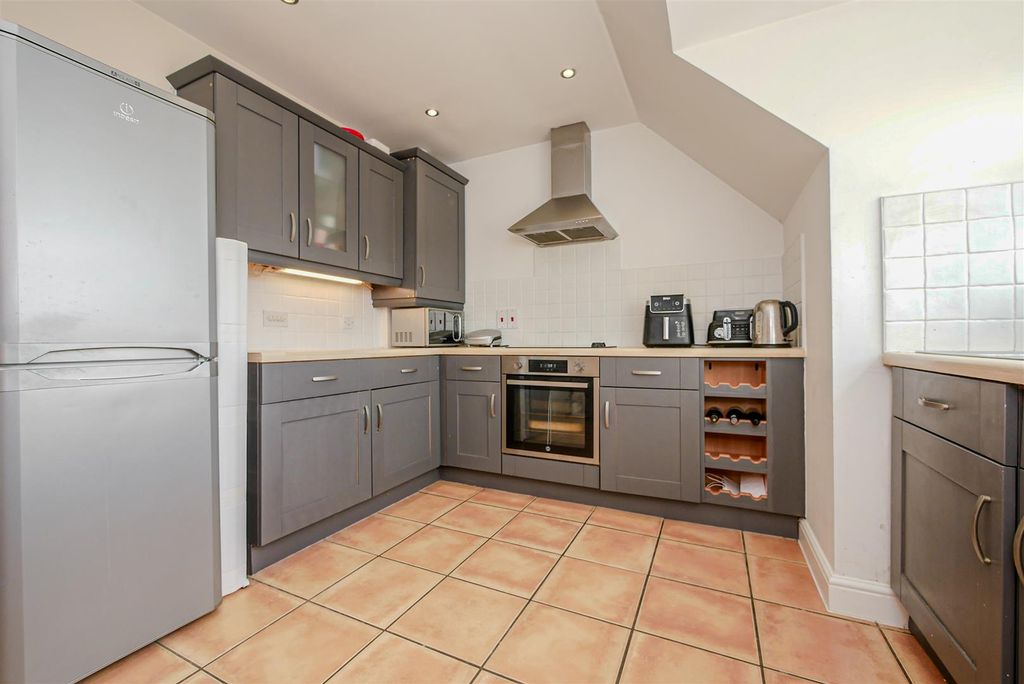 Property photo 3 of 9 Kitchen/Breakfast Room