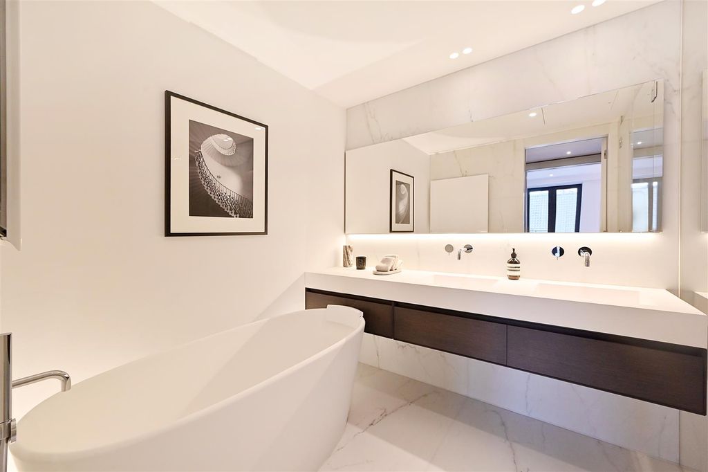 Property photo 3 of 18 3A-Little-Chester-Street (18).Jpg