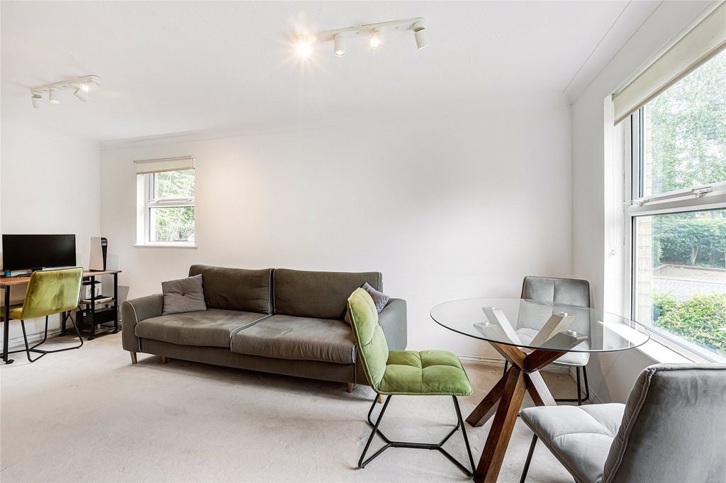 Property photo 3 of 10 Reception