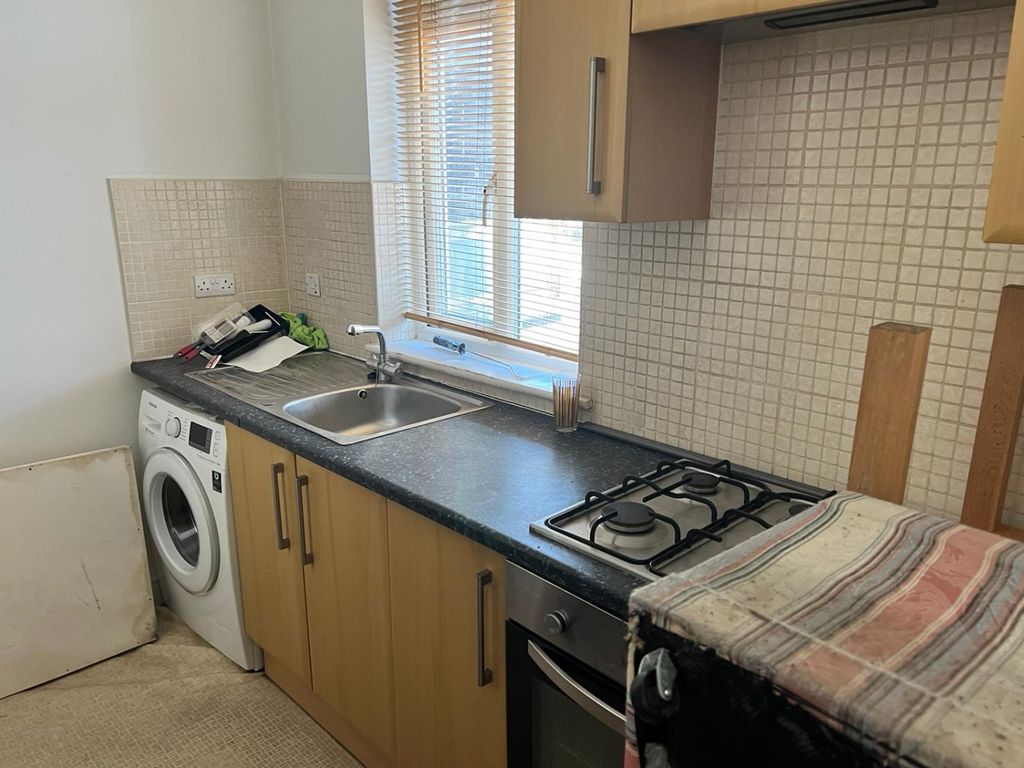 Property photo 3 of 7 Kitchen