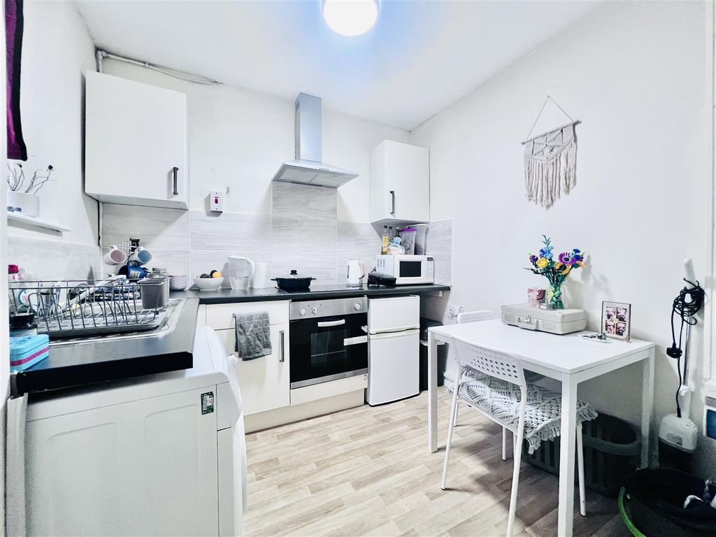 Property photo 1 of 6 Kitchen