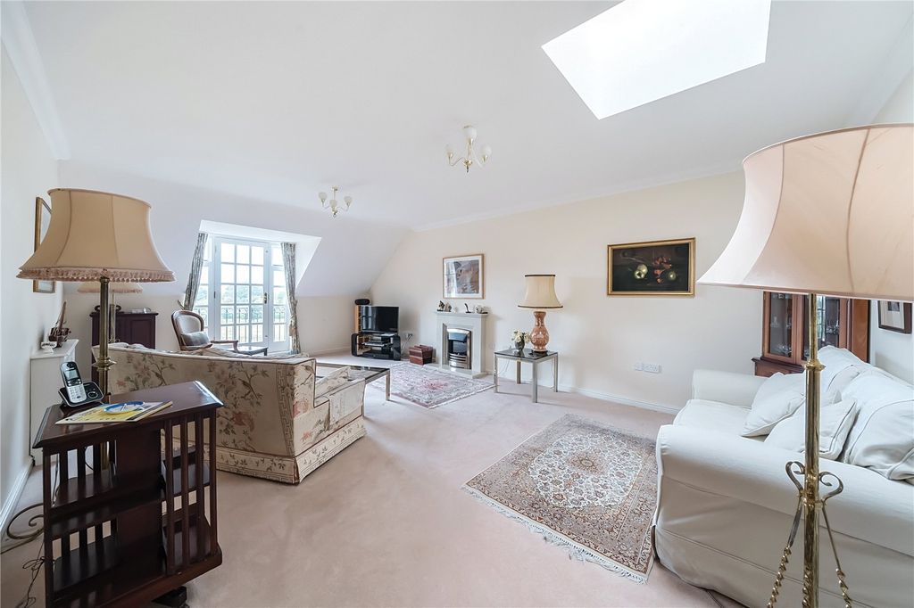 Property photo 2 of 10 Sitting Room