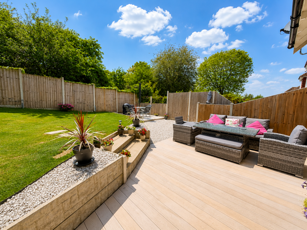 Property photo 3 of 18 Terrace / Patio