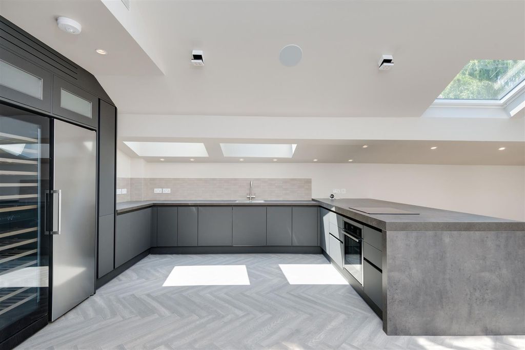Property photo 2 of 18 47135-Hi-Res (15).Jpg