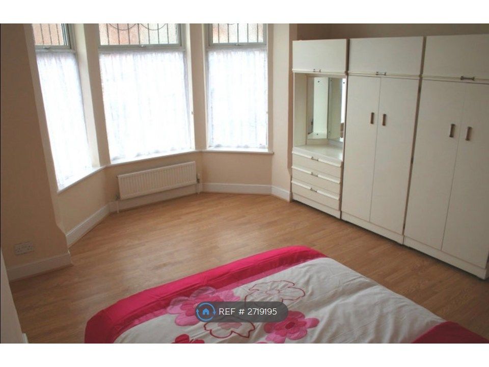 Property photo 3 of 9 Double Bedroom