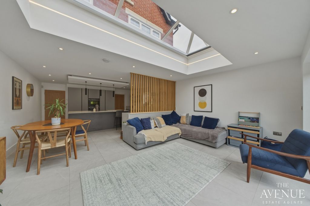 Property photo 2 of 43 5075775