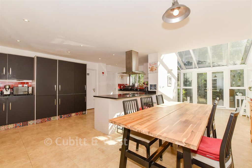 Property photo 3 of 19 Dining Area