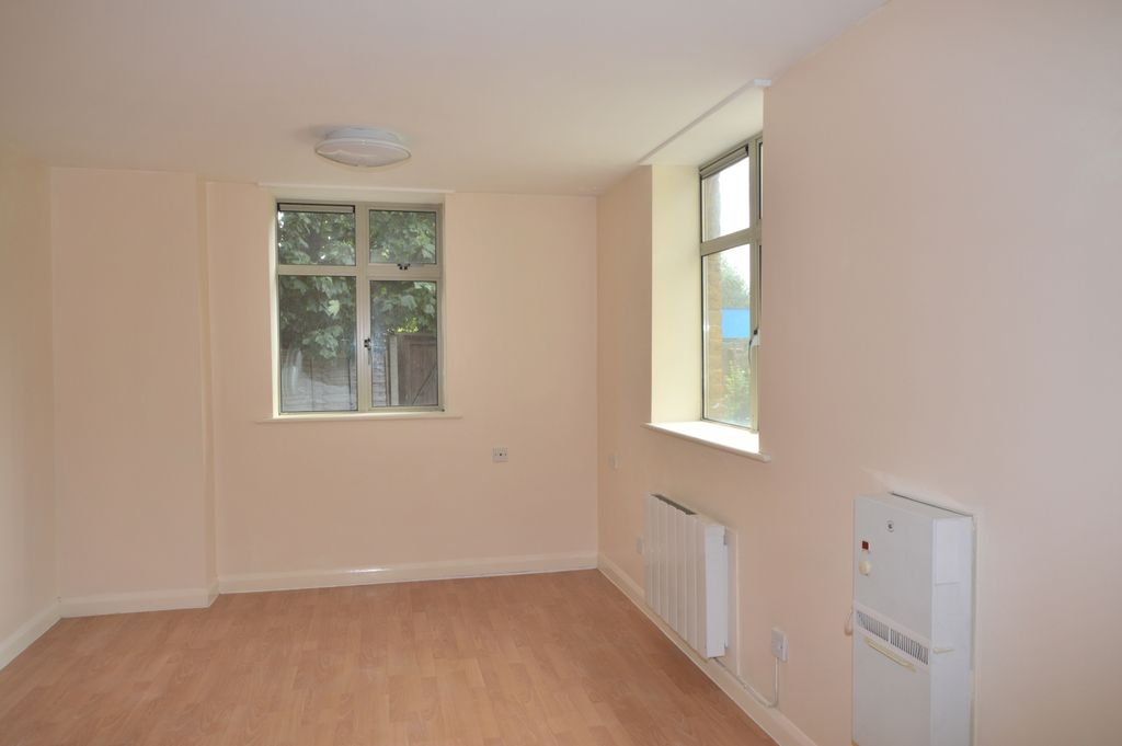 Property photo 3 of 6 Bedroom