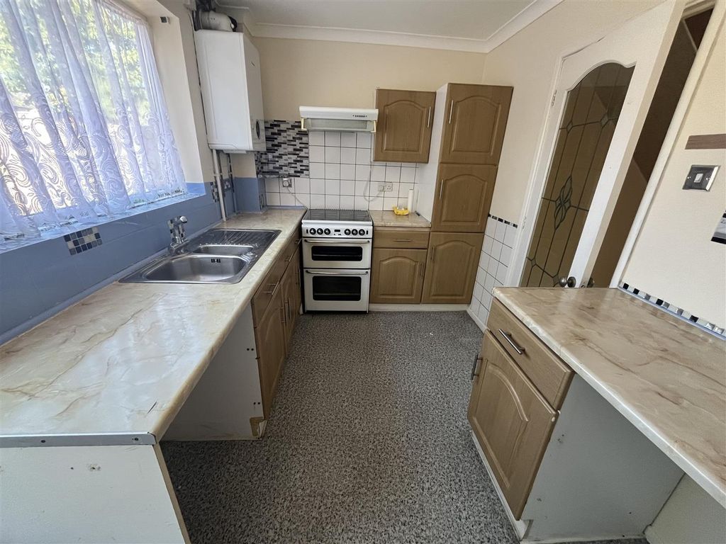 Property photo 3 of 7 Kitchen