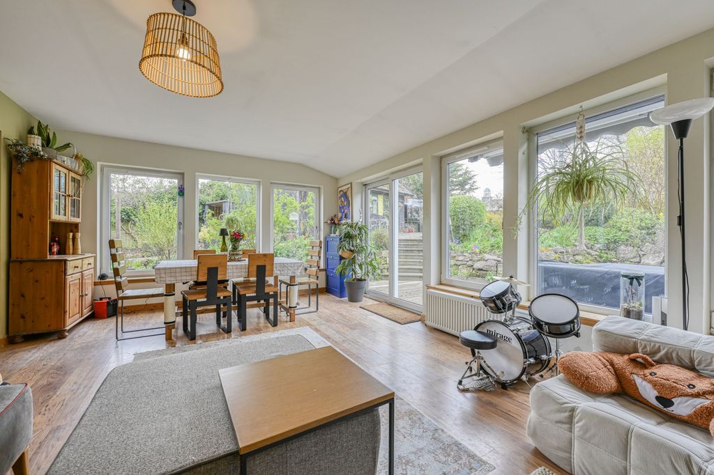 Property photo 3 of 38