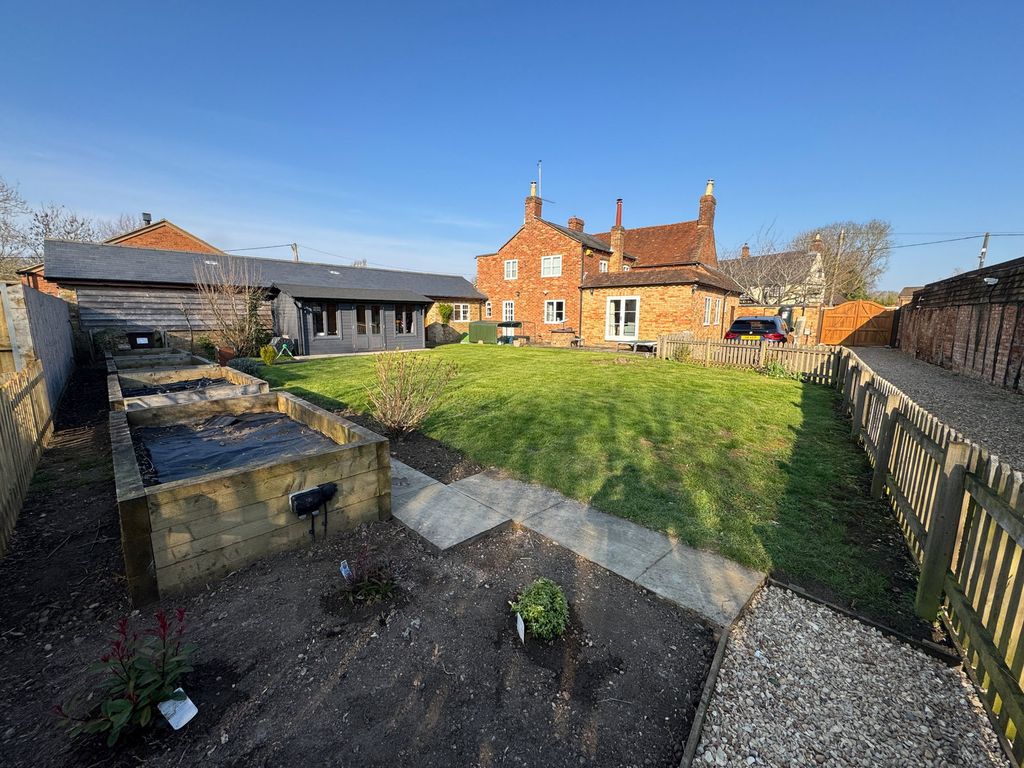 Property photo 2 of 18