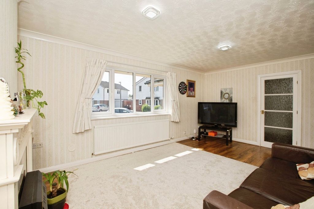 Property photo 3 of 20