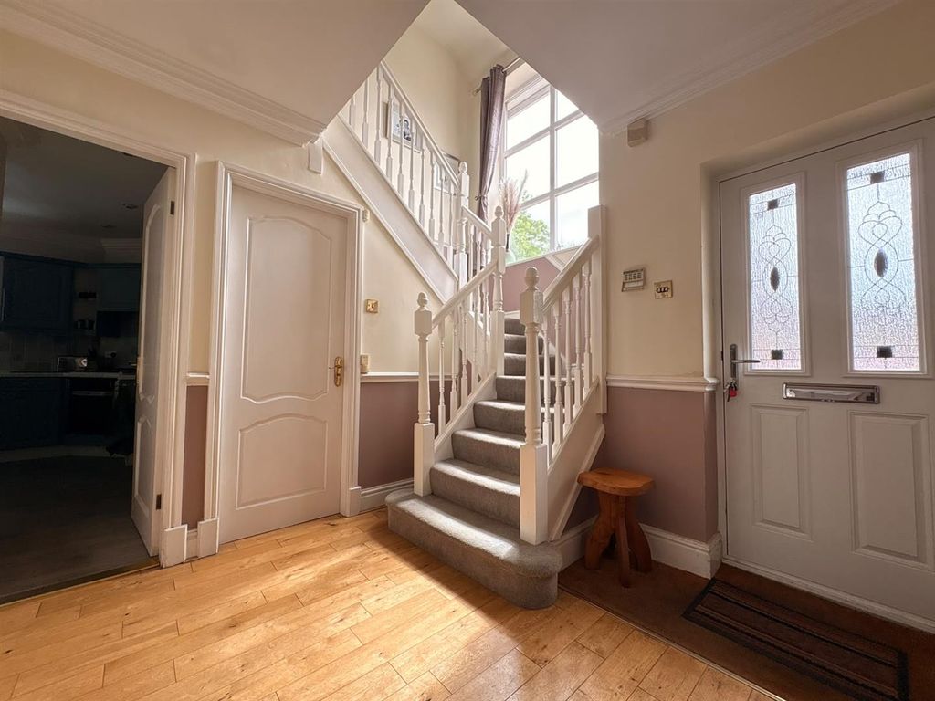 Property photo 3 of 30 Entrance