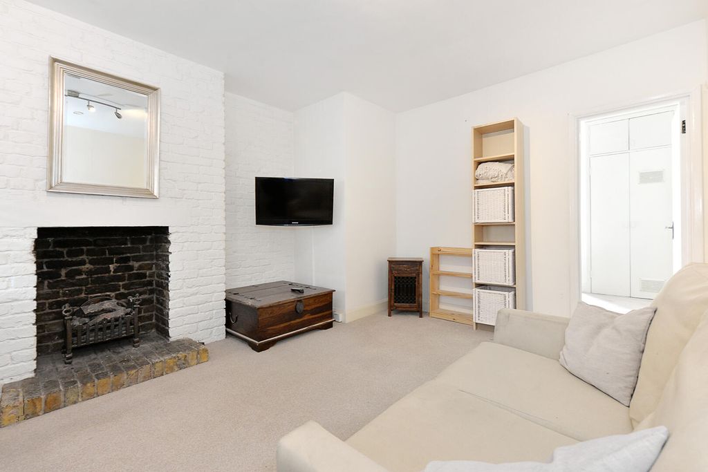 Property photo 3 of 7 Living Room