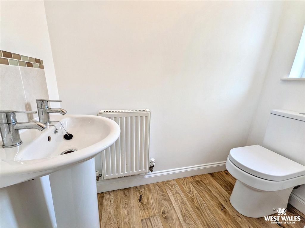 Property photo 3 of 21 14550.Jpg