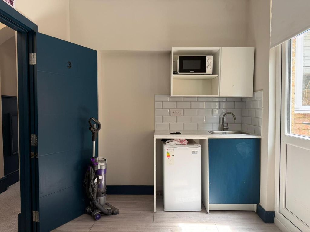 Property photo 2 of 8 Utility Room